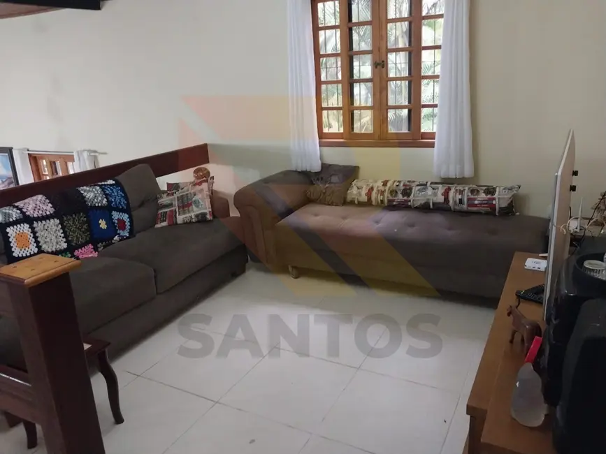 Foto 3 de Chácara com 3 quartos à venda, 2200m2 em Jardim das Cerejeiras, Aruja - SP