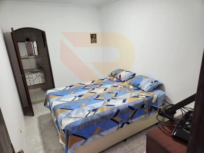 Casa com 3 quartos à venda, 211m2 em Parque Judith, Aruja - SP - imagem 6 Foto 6 de Casa com 3 quartos à venda, 211m2 em Parque Judith, Aruja - SP