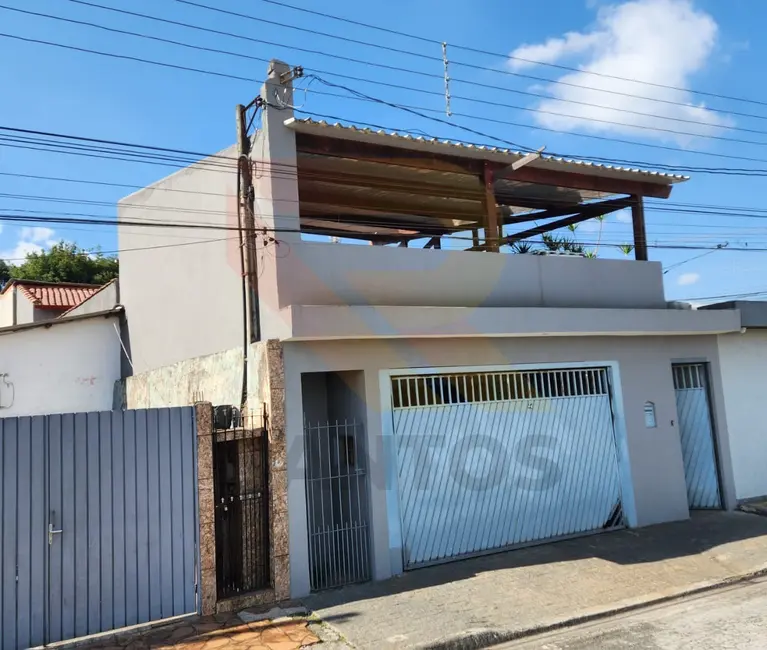 Casa com 3 quartos à venda, 211m2 em Parque Judith, Aruja - SP - imagem 2 Foto 2 de Casa com 3 quartos à venda, 211m2 em Parque Judith, Aruja - SP