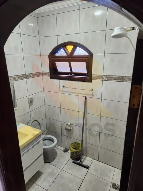 Casa com 3 quartos à venda, 211m2 em Parque Judith, Aruja - SP - imagem 8 Foto 8 de Casa com 3 quartos à venda, 211m2 em Parque Judith, Aruja - SP