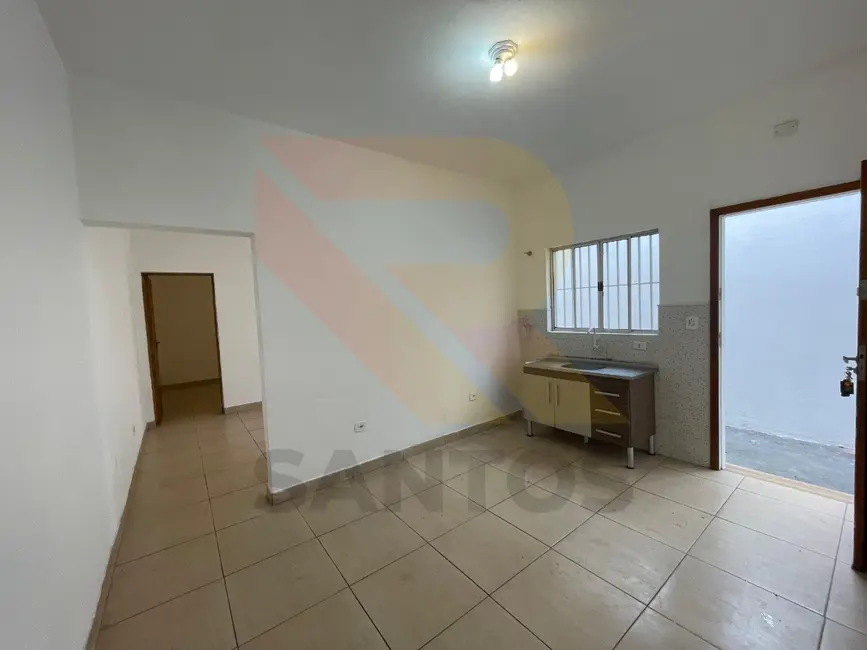 Casa com 2 quartos para alugar, 200m2 em Parque Rodrigo Barreto, Aruja - SP - imagem 4 Foto 4 de Casa com 2 quartos para alugar, 200m2 em Parque Rodrigo Barreto, Aruja - SP
