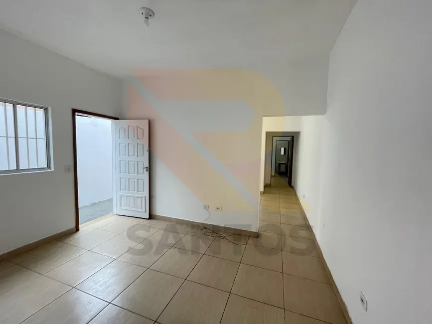 Casa com 2 quartos para alugar, 200m2 em Parque Rodrigo Barreto, Aruja - SP - imagem 6 Foto 6 de Casa com 2 quartos para alugar, 200m2 em Parque Rodrigo Barreto, Aruja - SP