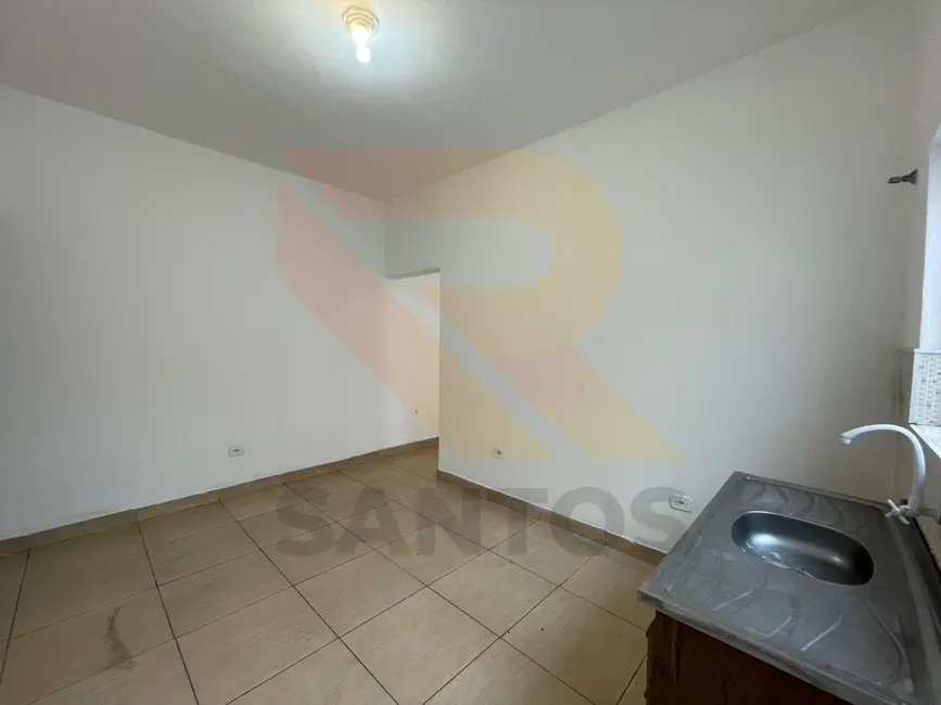 Casa com 2 quartos para alugar, 200m2 em Parque Rodrigo Barreto, Aruja - SP - imagem 3 Foto 3 de Casa com 2 quartos para alugar, 200m2 em Parque Rodrigo Barreto, Aruja - SP
