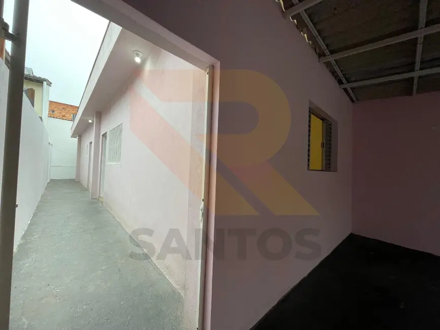 Casa com 2 quartos para alugar, 200m2 em Parque Rodrigo Barreto, Aruja - SP - imagem 2 Foto 2 de Casa com 2 quartos para alugar, 200m2 em Parque Rodrigo Barreto, Aruja - SP