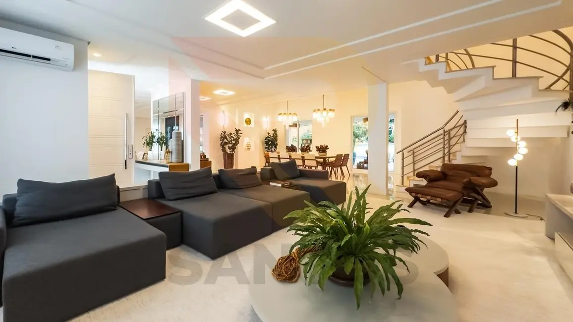Casa com 4 quartos à venda, 1527m2 em Arujázinho I, II e III, Aruja - SP - imagem 1 Foto 1 de Casa com 4 quartos à venda, 1527m2 em Arujázinho I, II e III, Aruja - SP