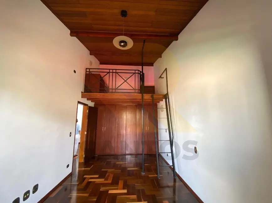 Sala Comercial com 4 quartos para alugar, 250m2 em Jardim Rincão, Aruja - SP - imagem 6 Foto 6 de Sala Comercial com 4 quartos para alugar, 250m2 em Jardim Rincão, Aruja - SP