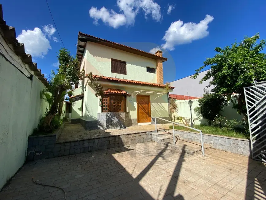 Sala Comercial com 4 quartos para alugar, 250m2 em Jardim Rincão, Aruja - SP - imagem 1 Foto 1 de Sala Comercial com 4 quartos para alugar, 250m2 em Jardim Rincão, Aruja - SP
