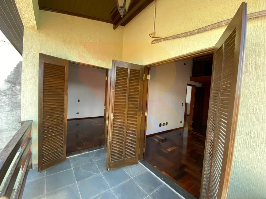 Sala Comercial com 4 quartos para alugar, 250m2 em Jardim Rincão, Aruja - SP - imagem 8 Foto 8 de Sala Comercial com 4 quartos para alugar, 250m2 em Jardim Rincão, Aruja - SP