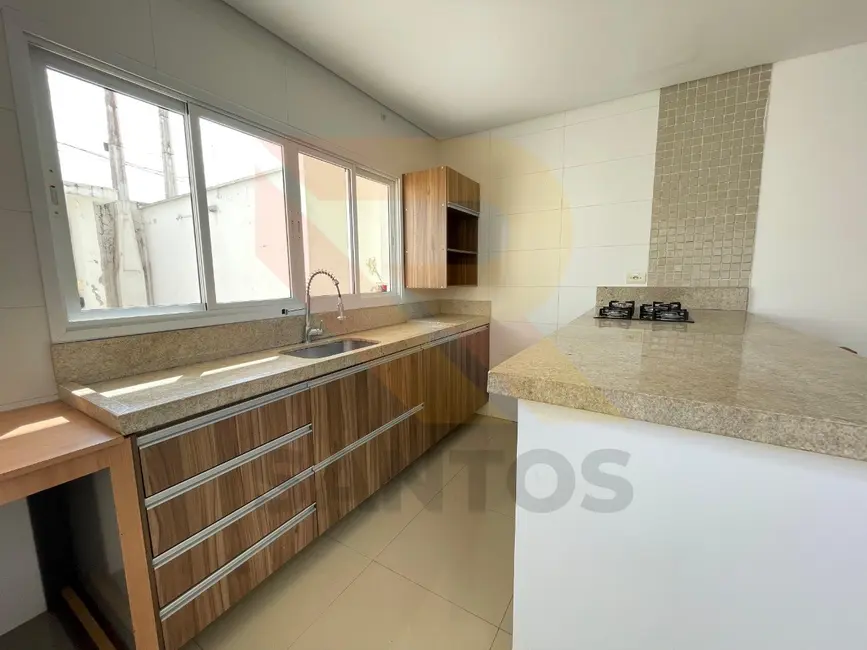 Foto 1 de Casa com 3 quartos para alugar, 135m2 em Barbosas, Aruja - SP