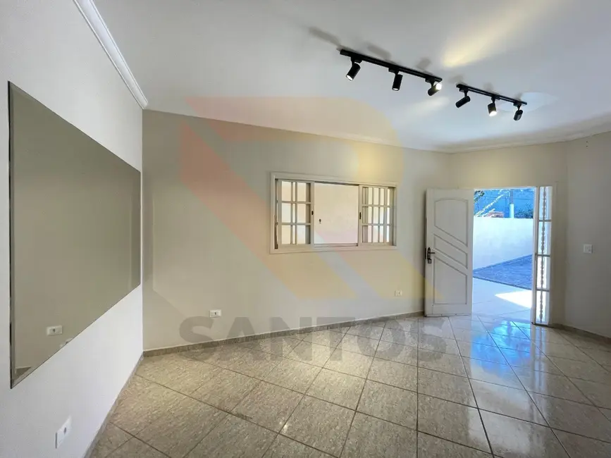 Casa com 3 quartos para alugar, 150m2 em Jardim Rincão, Aruja - SP - imagem 5 Foto 5 de Casa com 3 quartos para alugar, 150m2 em Jardim Rincão, Aruja - SP