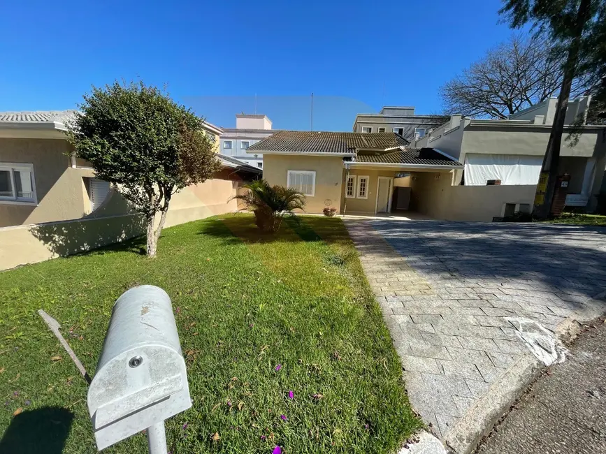 Casa com 3 quartos para alugar, 150m2 em Jardim Rincão, Aruja - SP - imagem 3 Foto 3 de Casa com 3 quartos para alugar, 150m2 em Jardim Rincão, Aruja - SP