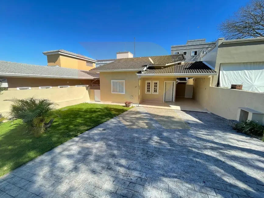 Casa com 3 quartos para alugar, 150m2 em Jardim Rincão, Aruja - SP - imagem 4 Foto 4 de Casa com 3 quartos para alugar, 150m2 em Jardim Rincão, Aruja - SP