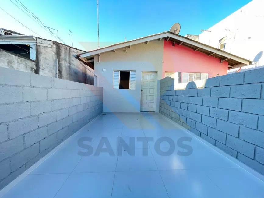 Casa com 2 quartos para alugar, 125m2 em Jardim Fazenda Rincão, Aruja - SP - imagem 4 Foto 4 de Casa com 2 quartos para alugar, 125m2 em Jardim Fazenda Rincão, Aruja - SP