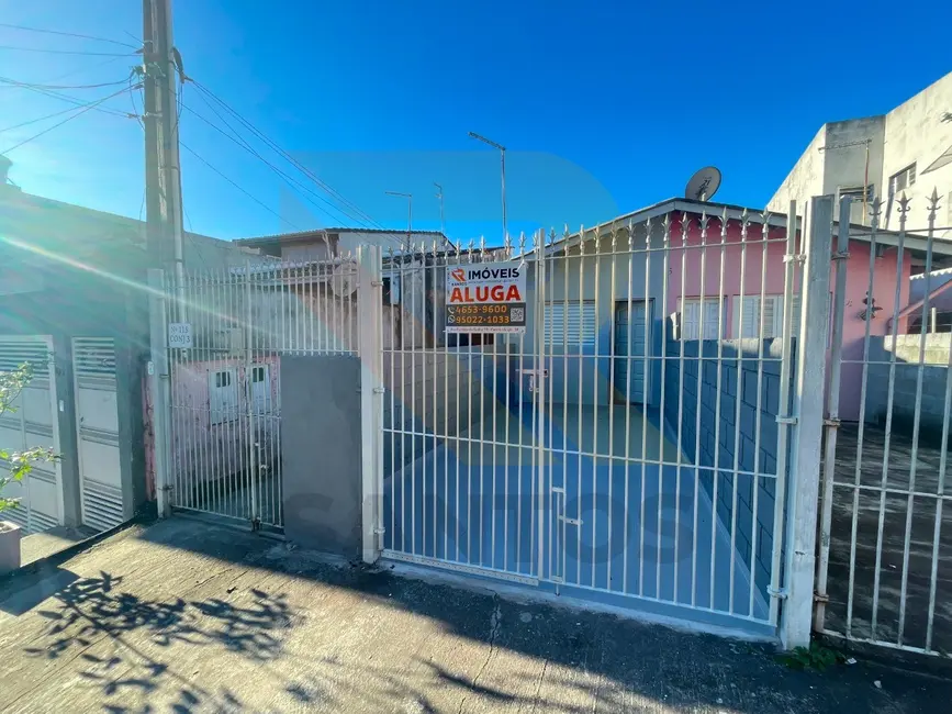 Casa com 2 quartos para alugar, 125m2 em Jardim Fazenda Rincão, Aruja - SP - imagem 3 Foto 3 de Casa com 2 quartos para alugar, 125m2 em Jardim Fazenda Rincão, Aruja - SP