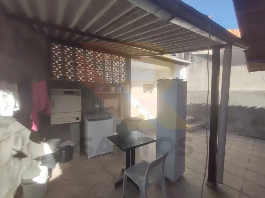 Casa com 2 quartos à venda, 323m2 em Chácara São José, Aruja - SP - imagem 1 Foto 1 de Casa com 2 quartos à venda, 323m2 em Chácara São José, Aruja - SP