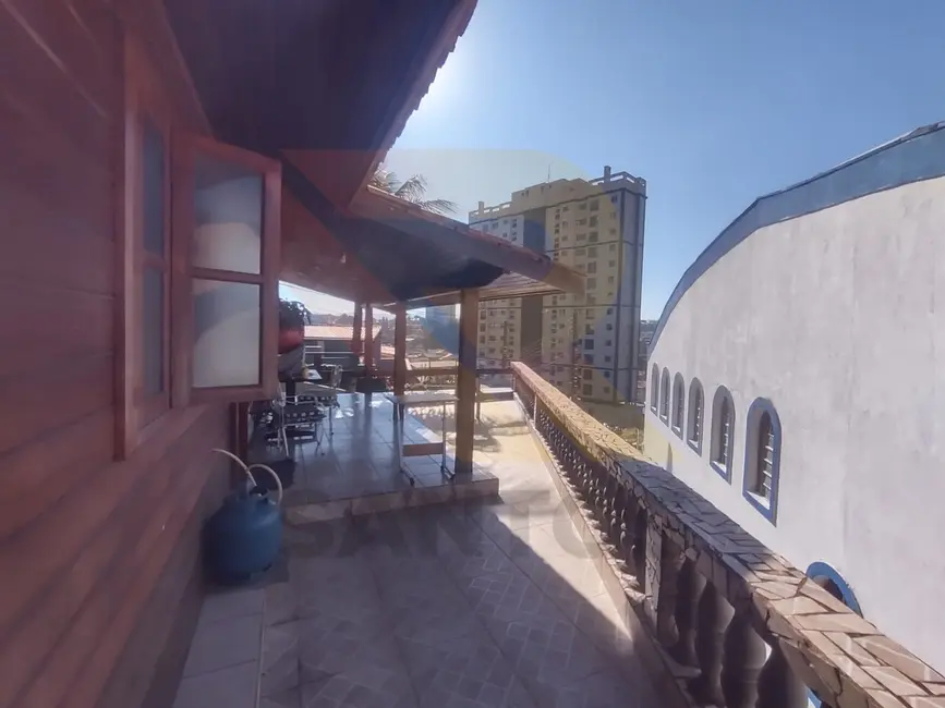 Casa com 2 quartos à venda, 323m2 em Chácara São José, Aruja - SP - imagem 3 Foto 3 de Casa com 2 quartos à venda, 323m2 em Chácara São José, Aruja - SP