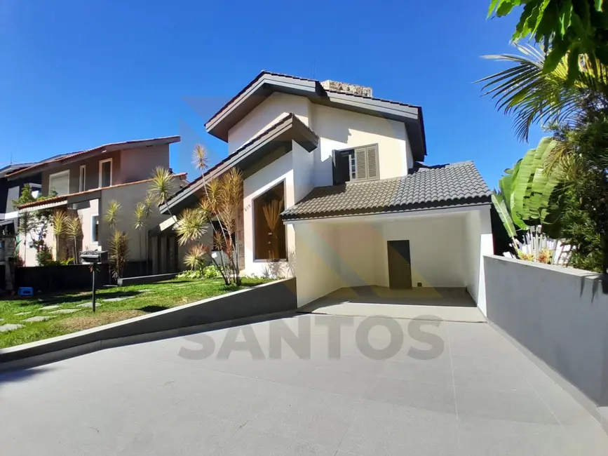 Foto 2 de Casa de Condomínio com 3 quartos à venda e para alugar, 330m2 em Aruja - SP