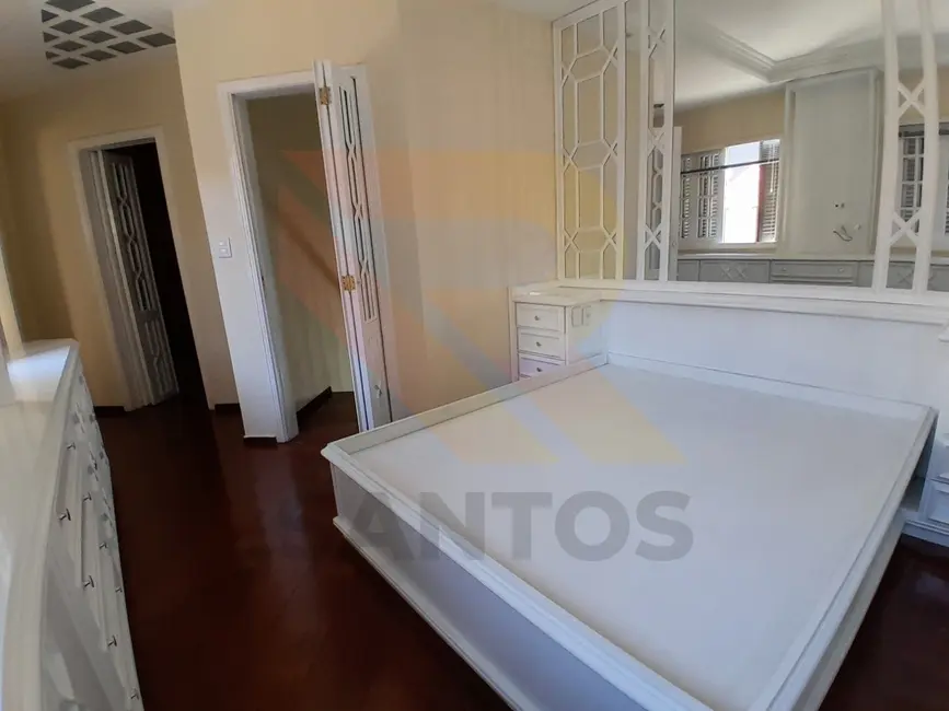 Foto 5 de Casa de Condomínio com 3 quartos à venda e para alugar, 330m2 em Aruja - SP