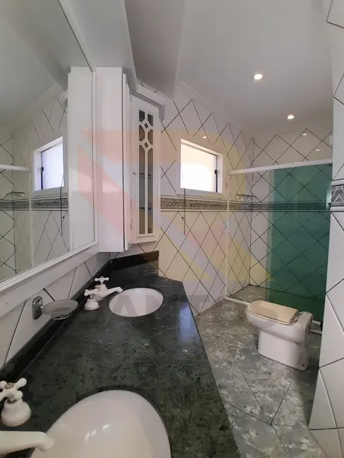 Foto 6 de Casa de Condomínio com 3 quartos à venda e para alugar, 330m2 em Aruja - SP