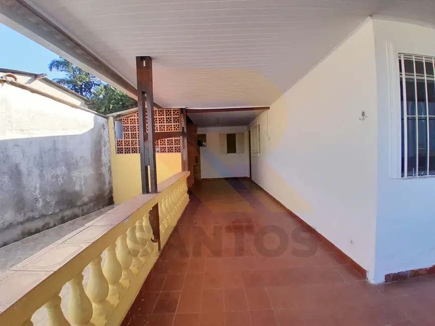 Casa com 3 quartos para alugar, 315m2 em Jardim Real, Aruja - SP - imagem 3 Foto 3 de Casa com 3 quartos para alugar, 315m2 em Jardim Real, Aruja - SP