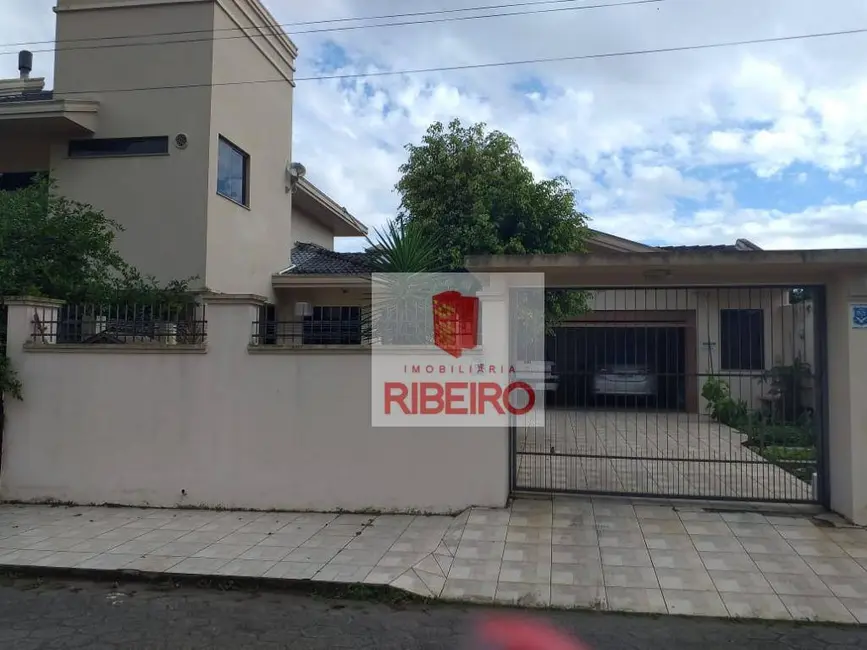 Foto 1 de Casa com 5 quartos à venda, 365m2 em Centro, Ararangua - SC