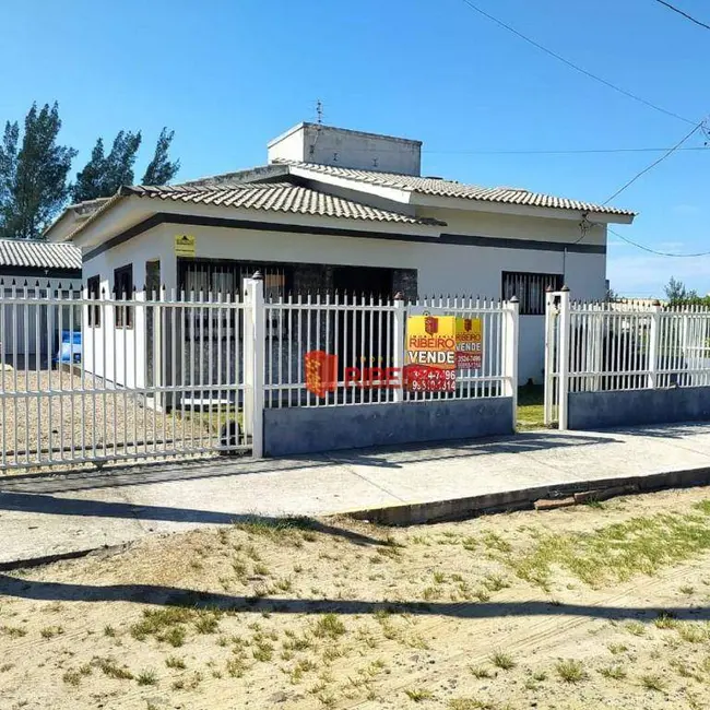 Foto 1 de Casa com 2 quartos à venda, 300m2 em Balneario Arroio Do Silva - SC