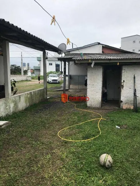 Casa com 3 quartos à venda, 1225m2 em Cidade Alta, Ararangua - SC - imagem 6 Foto 6 de Casa com 3 quartos à venda, 1225m2 em Cidade Alta, Ararangua - SC