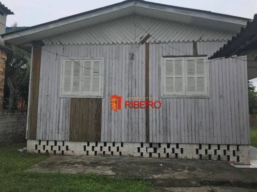 Casa com 3 quartos à venda, 1225m2 em Cidade Alta, Ararangua - SC - imagem 4 Foto 4 de Casa com 3 quartos à venda, 1225m2 em Cidade Alta, Ararangua - SC