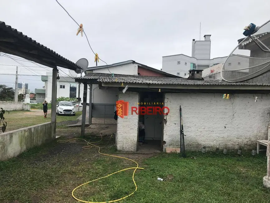 Casa com 3 quartos à venda, 1225m2 em Cidade Alta, Ararangua - SC - imagem 7 Foto 7 de Casa com 3 quartos à venda, 1225m2 em Cidade Alta, Ararangua - SC