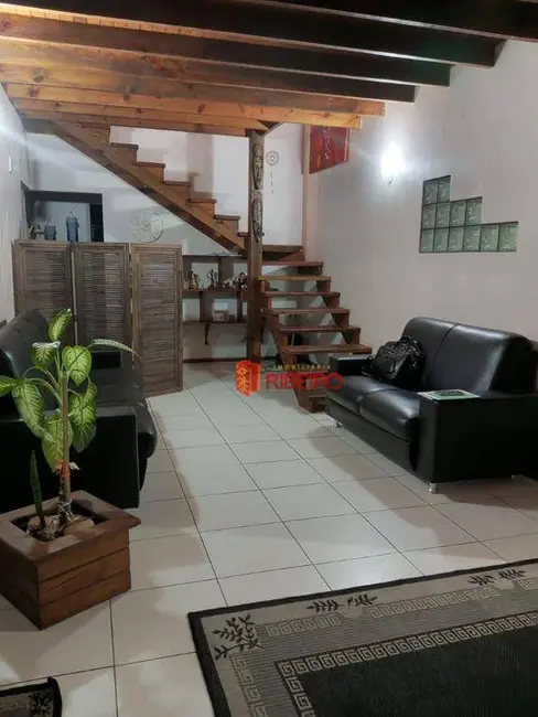 Foto 2 de Casa com 3 quartos à venda, 461m2 em Coloninha, Ararangua - SC