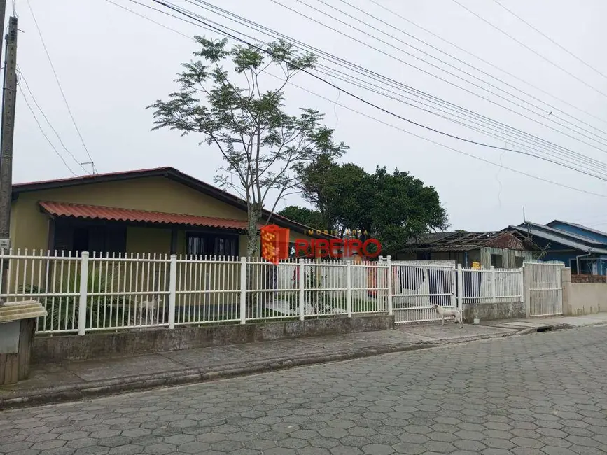 Casa com 4 quartos à venda, 300m2 em Polícia Rodoviária, Ararangua - SC - imagem 3 Foto 3 de Casa com 4 quartos à venda, 300m2 em Polícia Rodoviária, Ararangua - SC