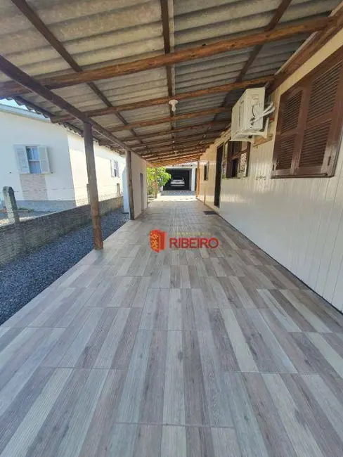 Foto 5 de Casa com 3 quartos à venda, 408m2 em Balneario Arroio Do Silva - SC