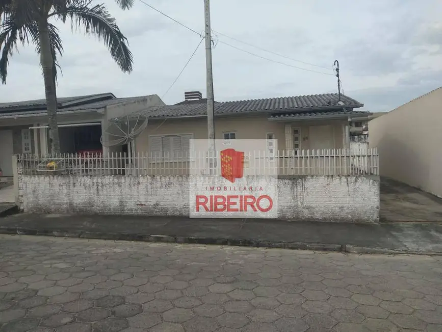 Foto 1 de Casa com 3 quartos à venda, 300m2 em Coloninha, Ararangua - SC