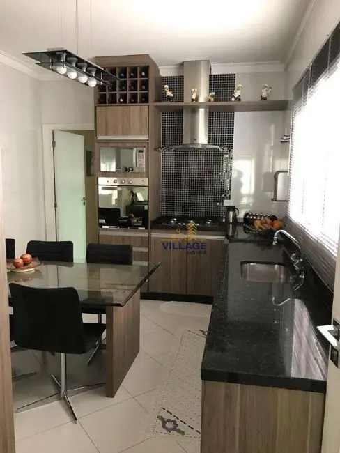 Foto 2 de Casa com 3 quartos à venda, 150m2 em Vila Mangalot, São Paulo - SP