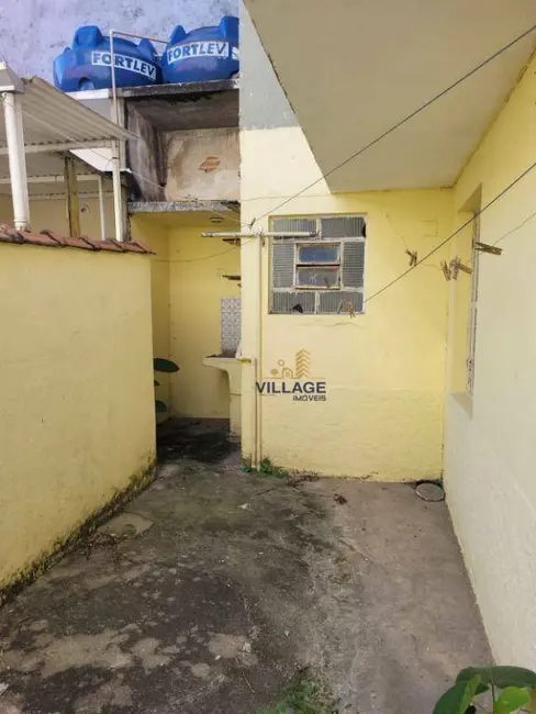 Foto 3 de Casa com 6 quartos à venda, 251m2 em Parque Maria Domitila, São Paulo - SP