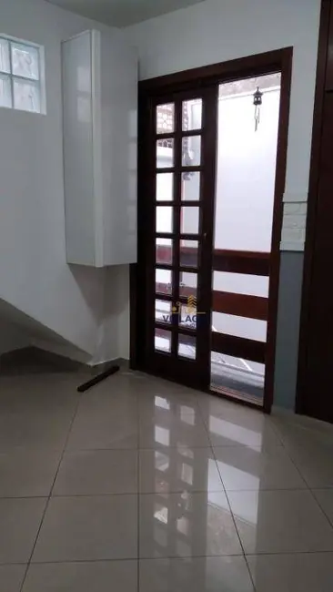 Casa com 3 quartos para alugar, 150m2 em Osasco - SP - imagem 2 Foto 2 de Casa com 3 quartos para alugar, 150m2 em Osasco - SP