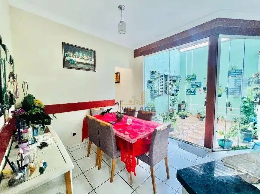 Casa com 3 quartos à venda, 125m2 em Jardim Veneza, Pirassununga - SP - imagem 5 Foto 5 de Casa com 3 quartos à venda, 125m2 em Jardim Veneza, Pirassununga - SP