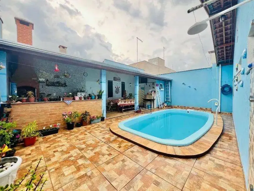 Foto 1 de Casa com 3 quartos à venda, 125m2 em Jardim Veneza, Pirassununga - SP