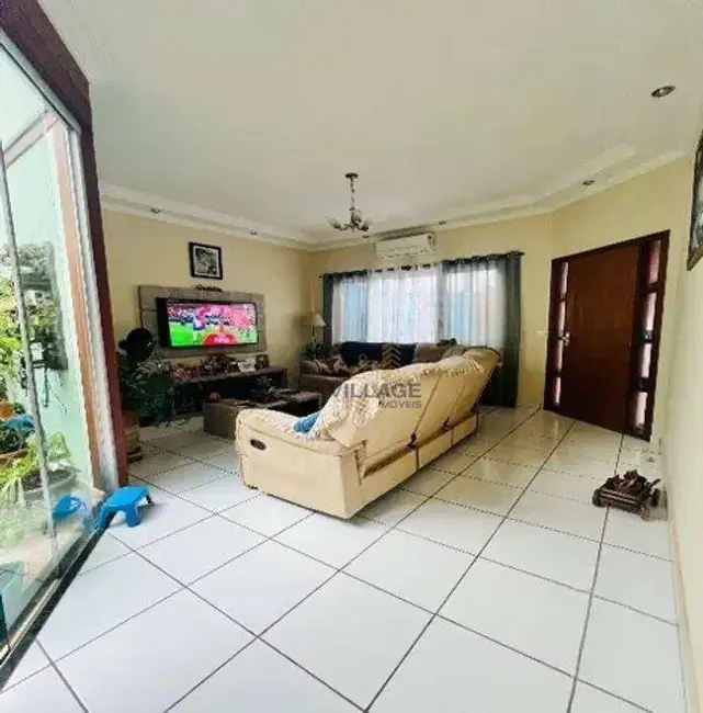 Casa com 3 quartos à venda, 125m2 em Jardim Veneza, Pirassununga - SP - imagem 3 Foto 3 de Casa com 3 quartos à venda, 125m2 em Jardim Veneza, Pirassununga - SP
