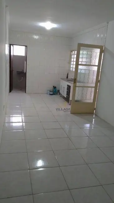 Foto 6 de Casa com 2 quartos para alugar, 60m2 em Parque Maria Domitila, São Paulo - SP