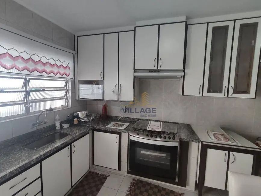 Foto 8 de Casa com 2 quartos à venda, 330m2 em Parque Maria Domitila, São Paulo - SP