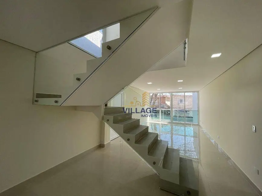 Foto 2 de Sobrado com 3 quartos à venda e para alugar, 330m2 em Vila Fanton, São Paulo - SP