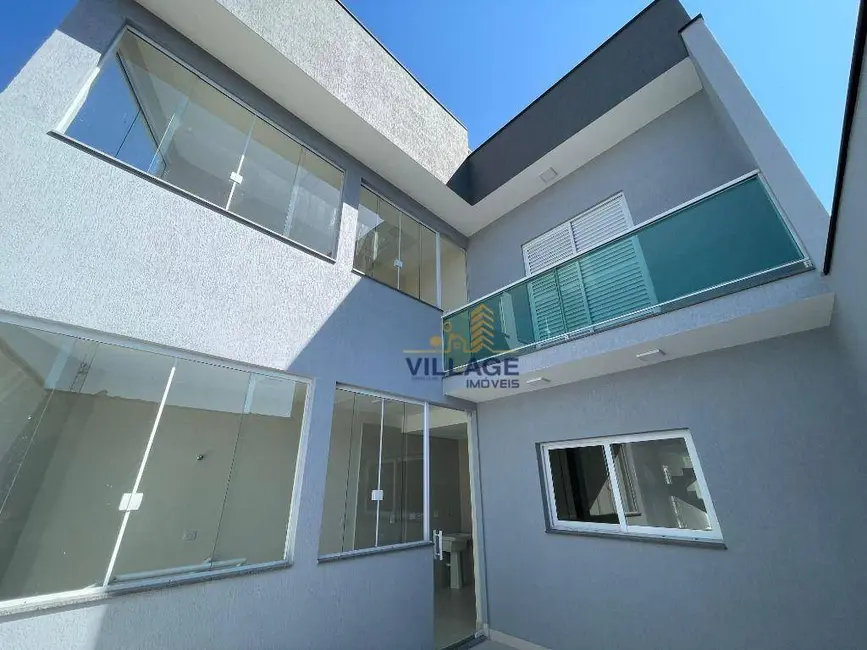 Foto 1 de Sobrado com 3 quartos à venda e para alugar, 330m2 em Vila Fanton, São Paulo - SP