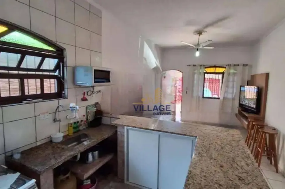 Foto 3 de Casa com 2 quartos à venda, 142m2 em Mongagua - SP