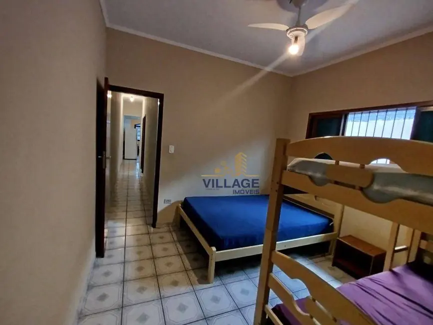 Foto 5 de Casa com 2 quartos à venda, 126m2 em Maracanã, Praia Grande - SP