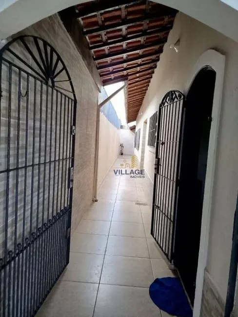 Foto 2 de Casa com 2 quartos à venda, 126m2 em Maracanã, Praia Grande - SP