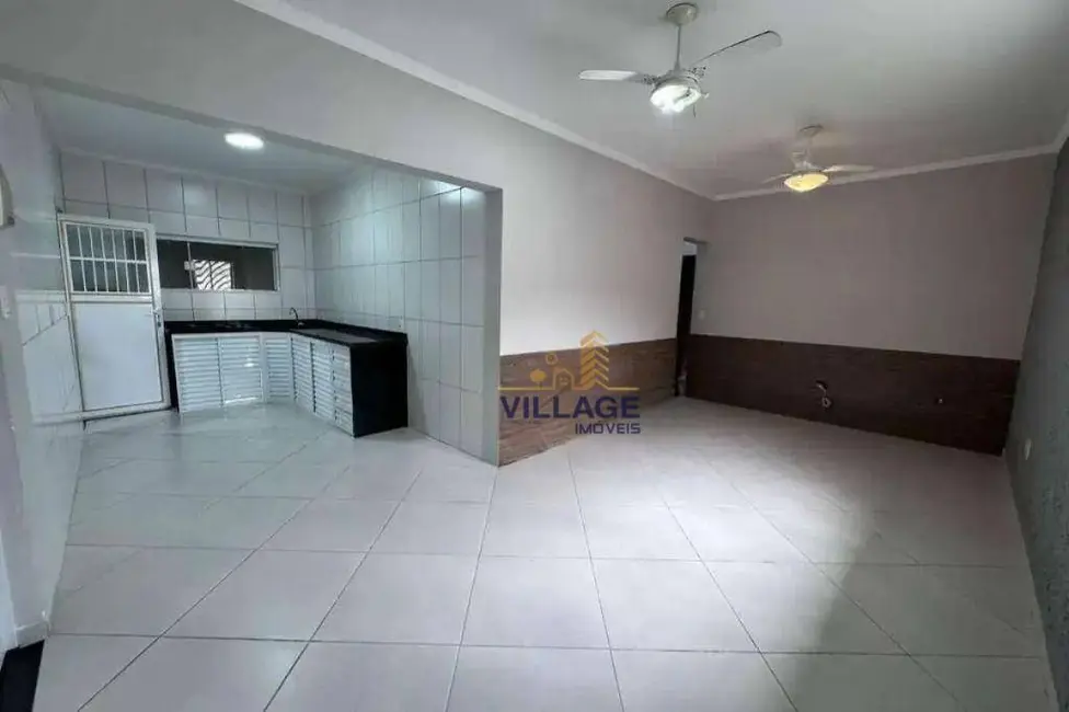 Casa com 2 quartos à venda, 250m2 em Maracanã, Praia Grande - SP - imagem 5 Foto 5 de Casa com 2 quartos à venda, 250m2 em Maracanã, Praia Grande - SP