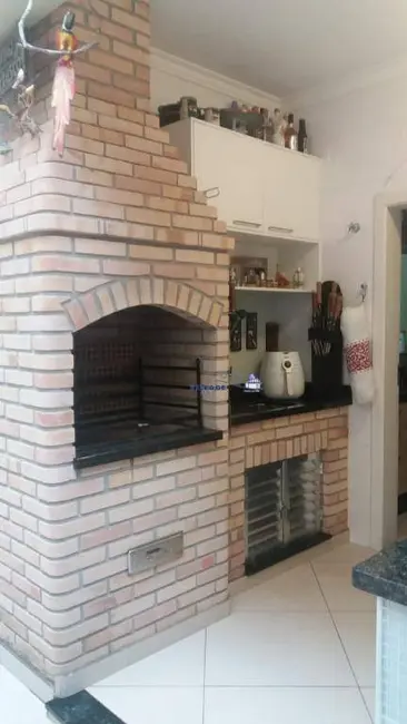 Sobrado com 3 quartos à venda, 133m2 em Vila Pereira Barreto, São Paulo - SP - imagem 2 Foto 2 de Sobrado com 3 quartos à venda, 133m2 em Vila Pereira Barreto, São Paulo - SP