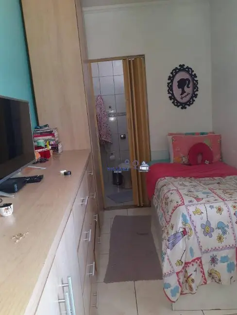 Sobrado com 4 quartos à venda, 250m2 em Jardim Santo Elias, São Paulo - SP - imagem 8 Foto 8 de Sobrado com 4 quartos à venda, 250m2 em Jardim Santo Elias, São Paulo - SP