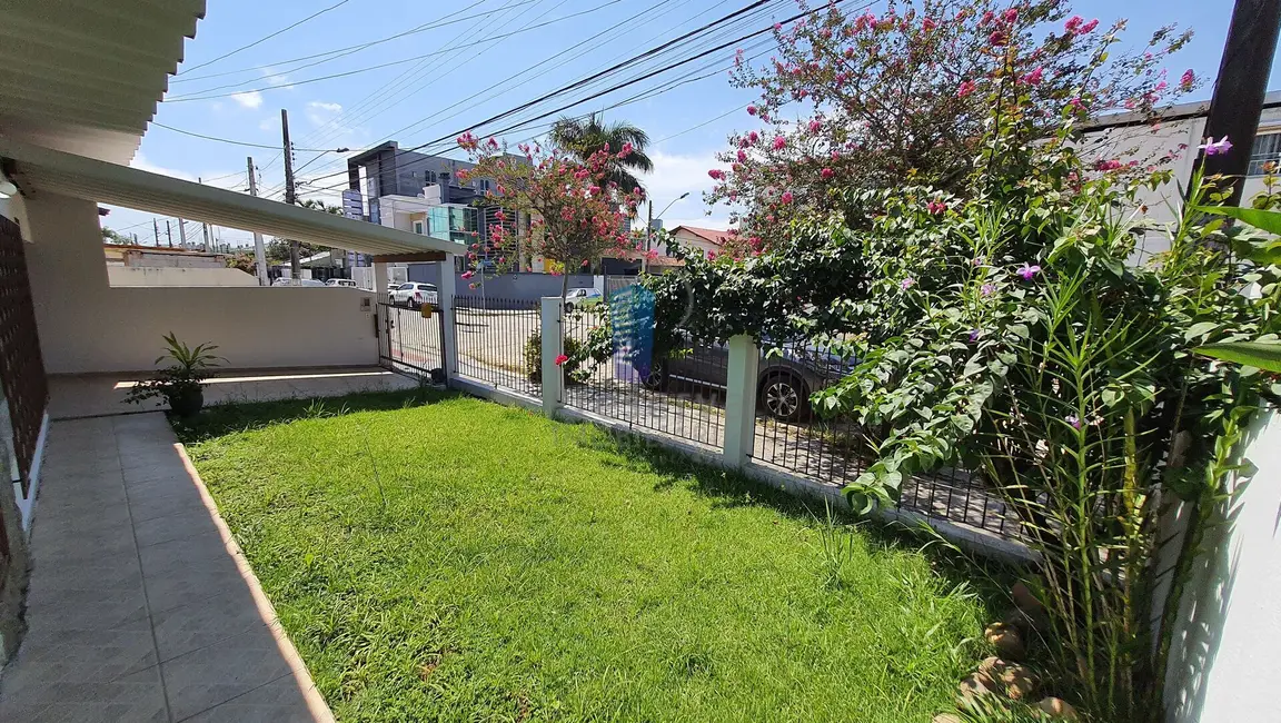 Casa com 4 quartos para alugar, 162m2 em Dom Bosco, Itajai - SC - imagem 3 Foto 3 de Casa com 4 quartos para alugar, 162m2 em Dom Bosco, Itajai - SC